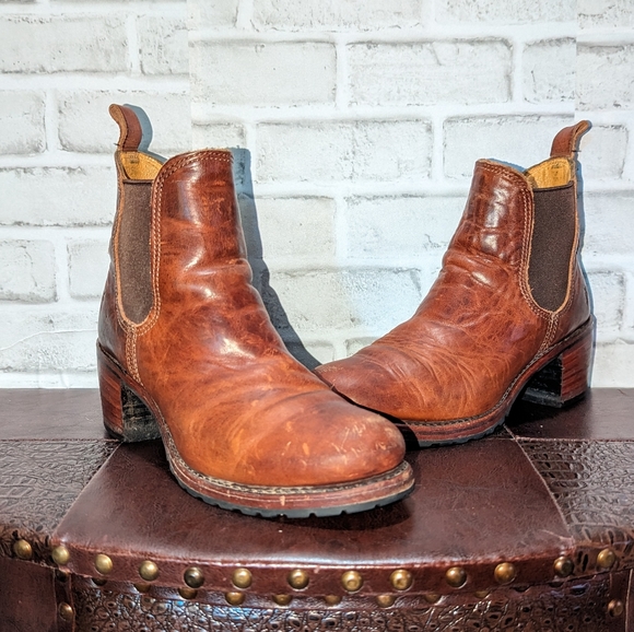 Frye Sabrina Chelsea Burgundy Red Leather Vintage-Retro Classic Moto Ankle Boots - Picture 15 of 15